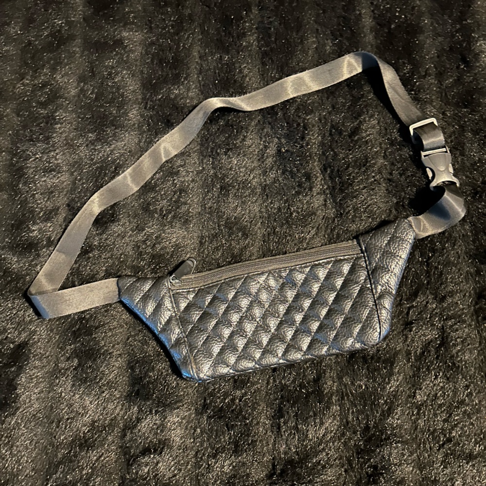Unisex Fannie pack or waist sack great for working out or holding valuables!!